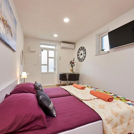 Studio Apartment Bascan Trogir Buitenkant foto