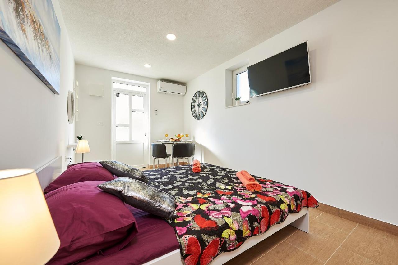 Studio Apartment Bascan Trogir Buitenkant foto