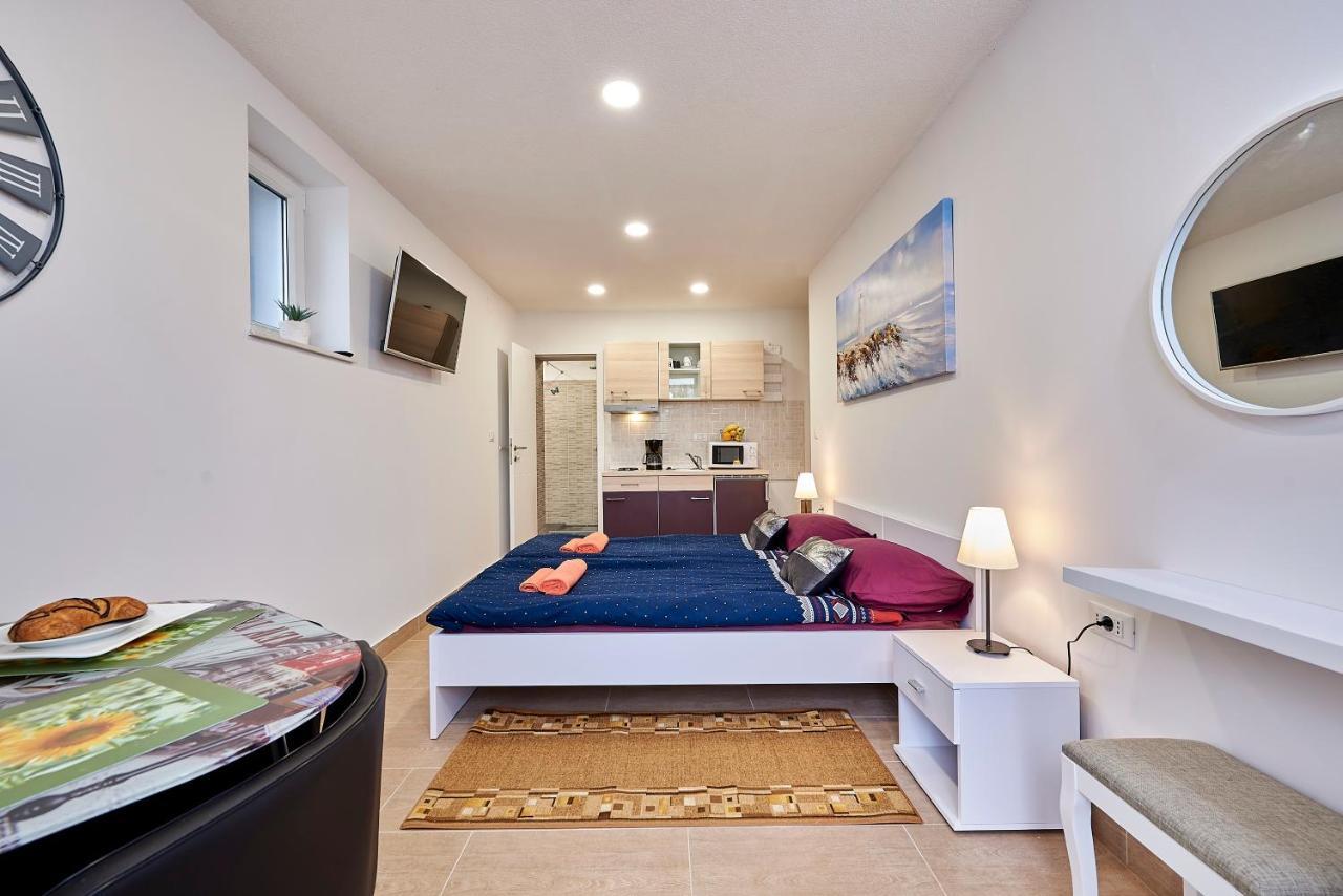 Studio Apartment Bascan Trogir Buitenkant foto